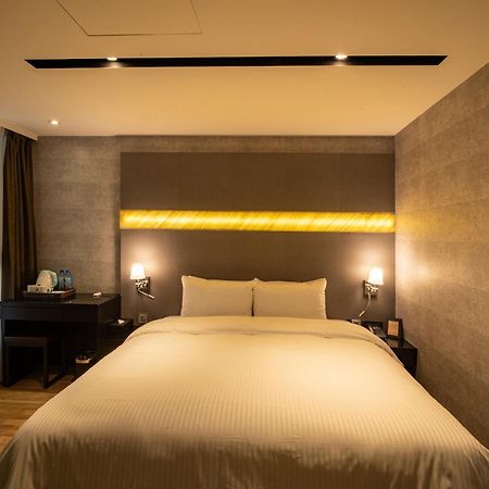 Fengjia Hotel Bell Taichung Buitenkant foto