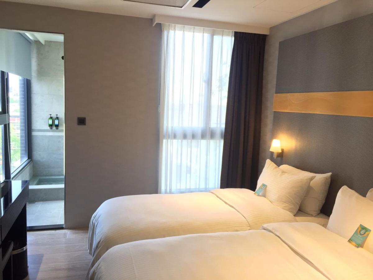Fengjia Hotel Bell Taichung Buitenkant foto