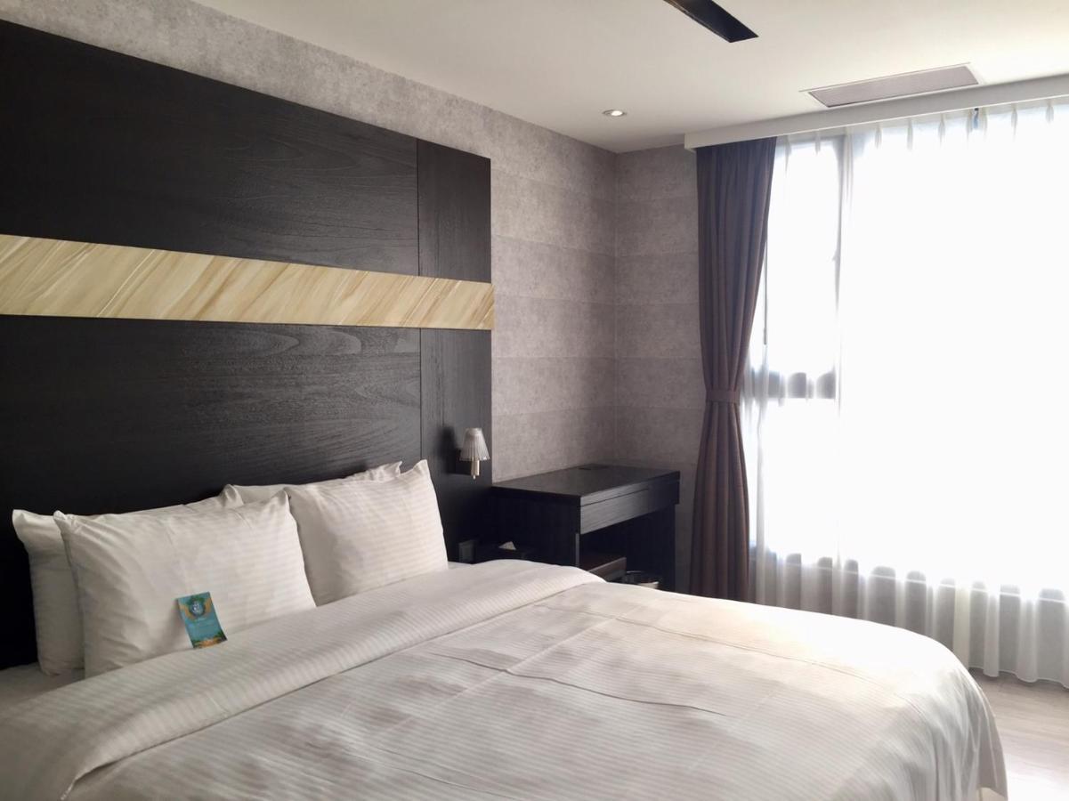 Fengjia Hotel Bell Taichung Buitenkant foto