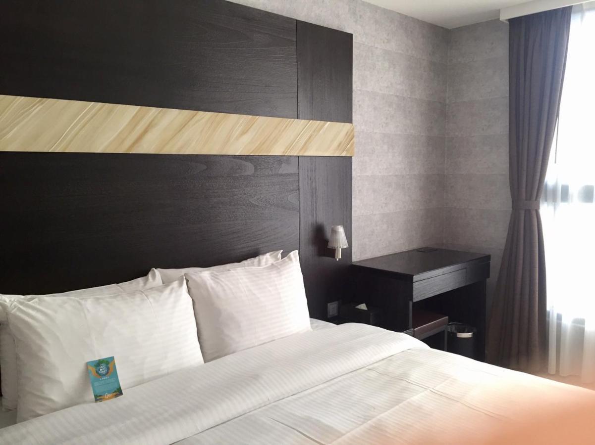 Fengjia Hotel Bell Taichung Buitenkant foto