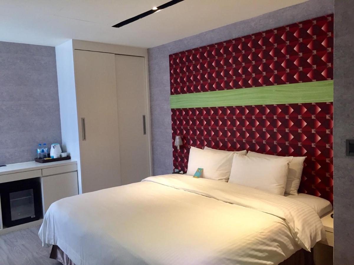 Fengjia Hotel Bell Taichung Buitenkant foto