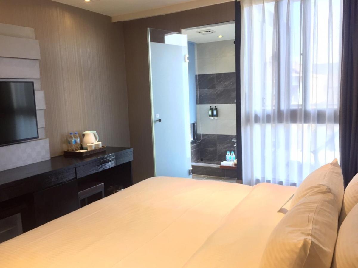 Fengjia Hotel Bell Taichung Buitenkant foto