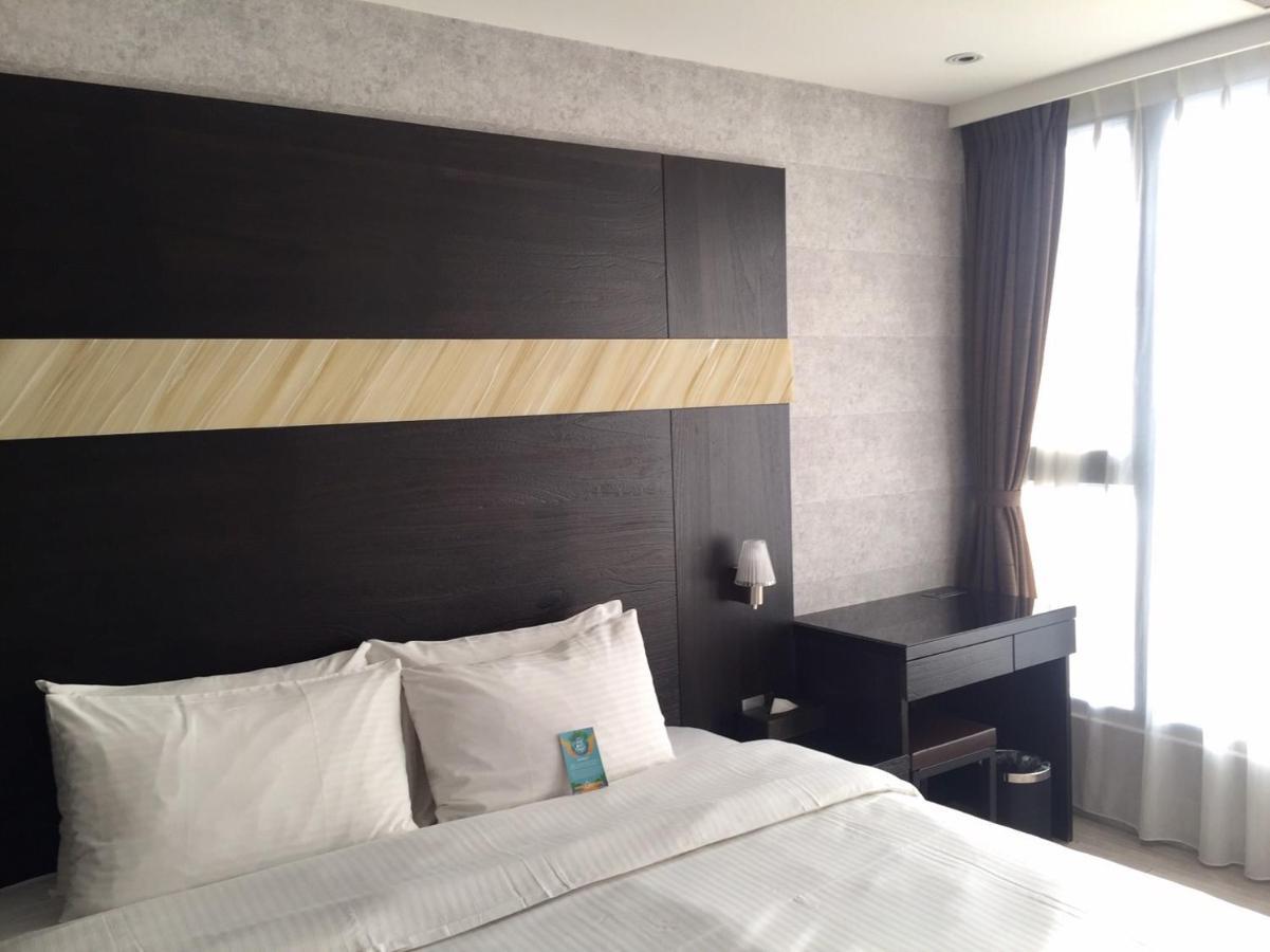 Fengjia Hotel Bell Taichung Buitenkant foto
