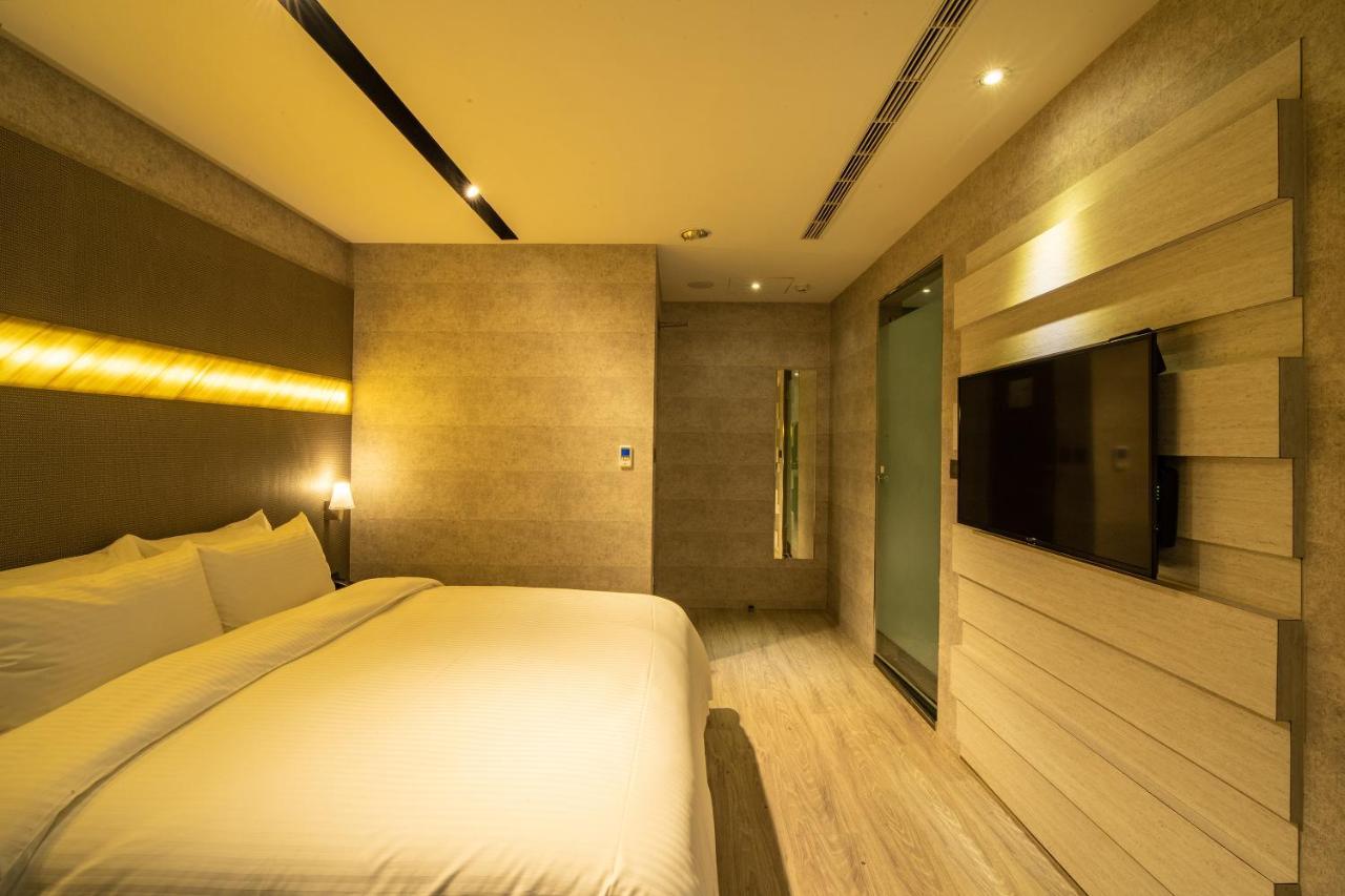 Fengjia Hotel Bell Taichung Buitenkant foto