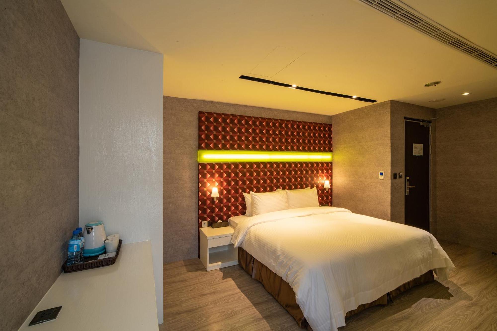 Fengjia Hotel Bell Taichung Buitenkant foto