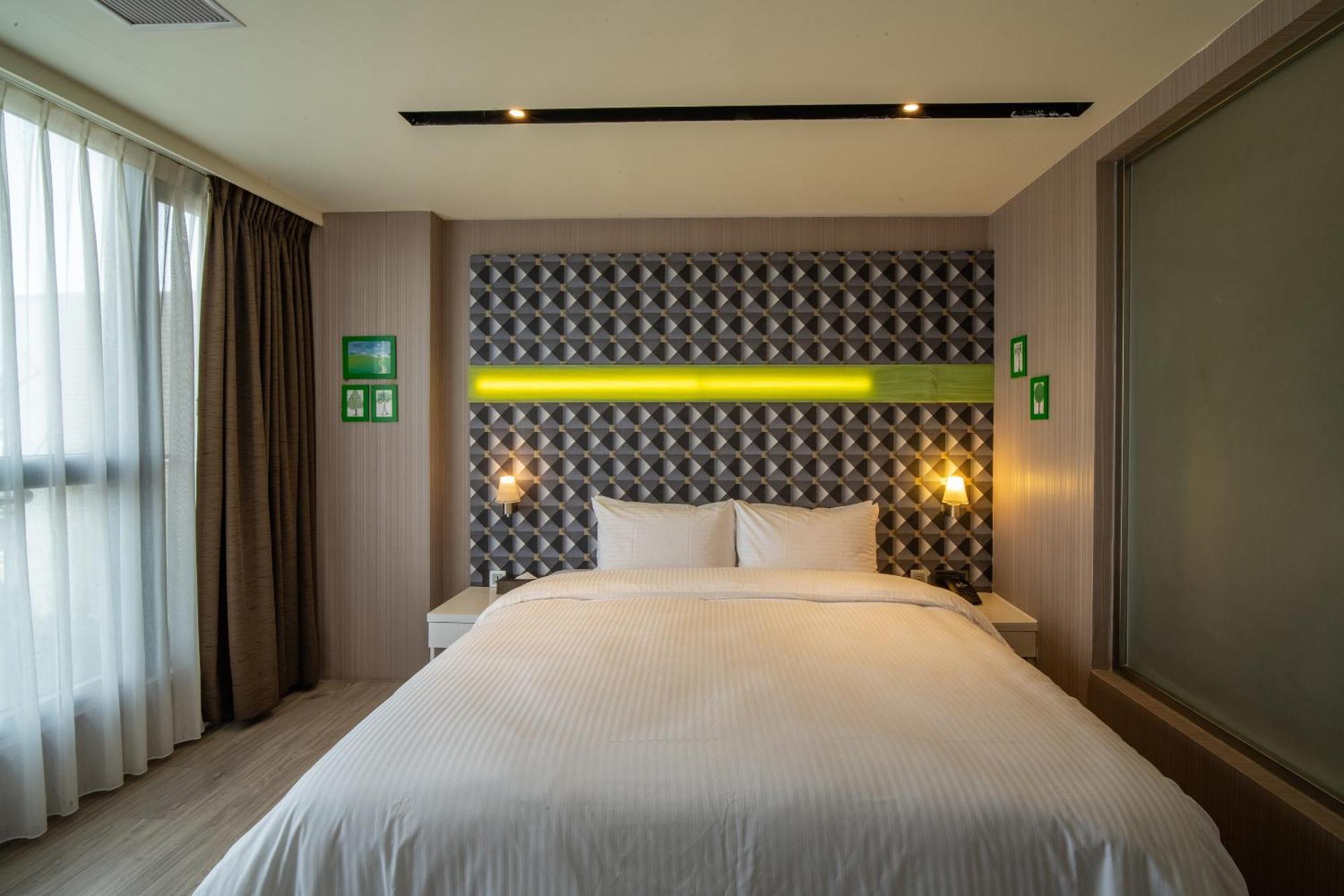 Fengjia Hotel Bell Taichung Buitenkant foto