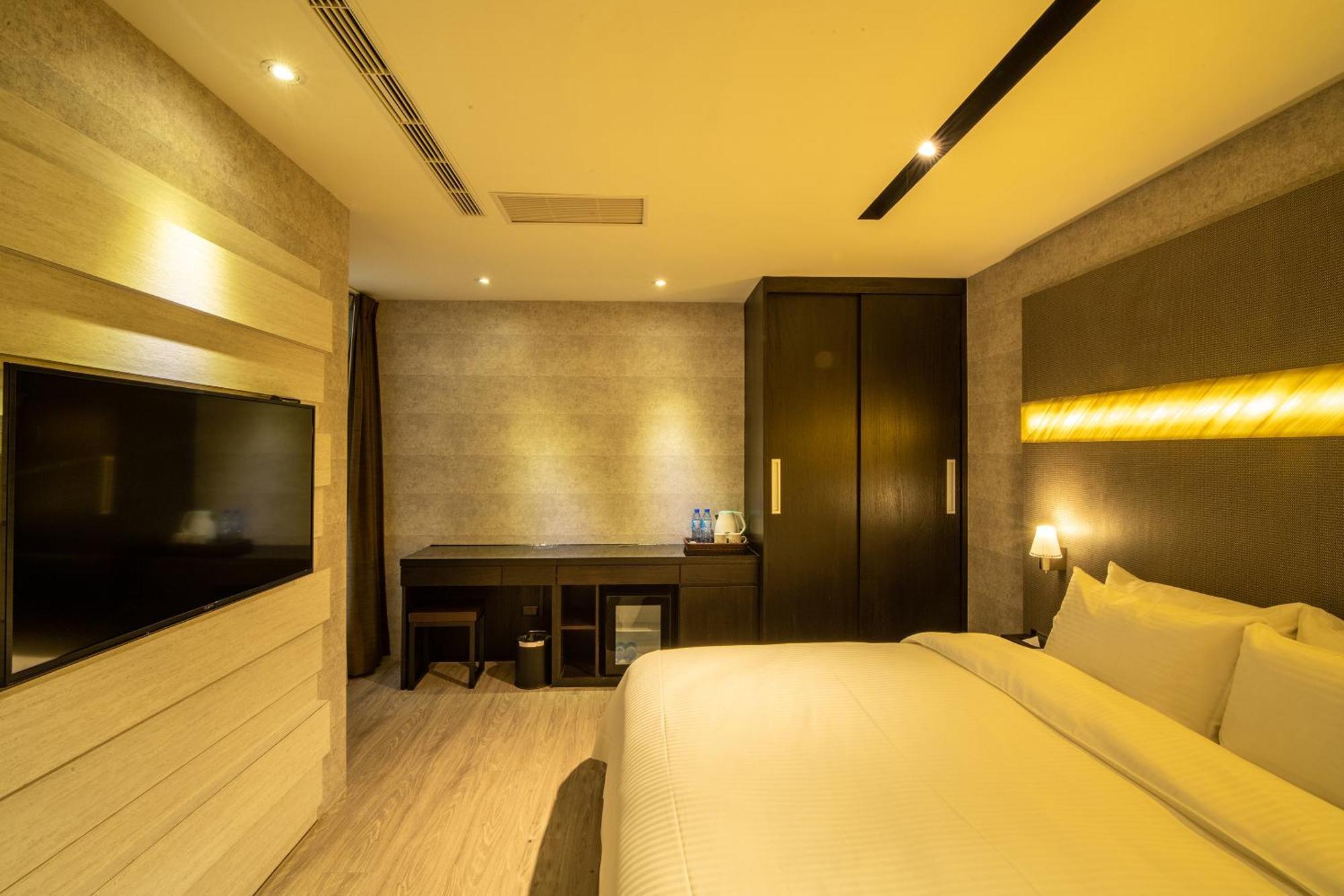 Fengjia Hotel Bell Taichung Buitenkant foto