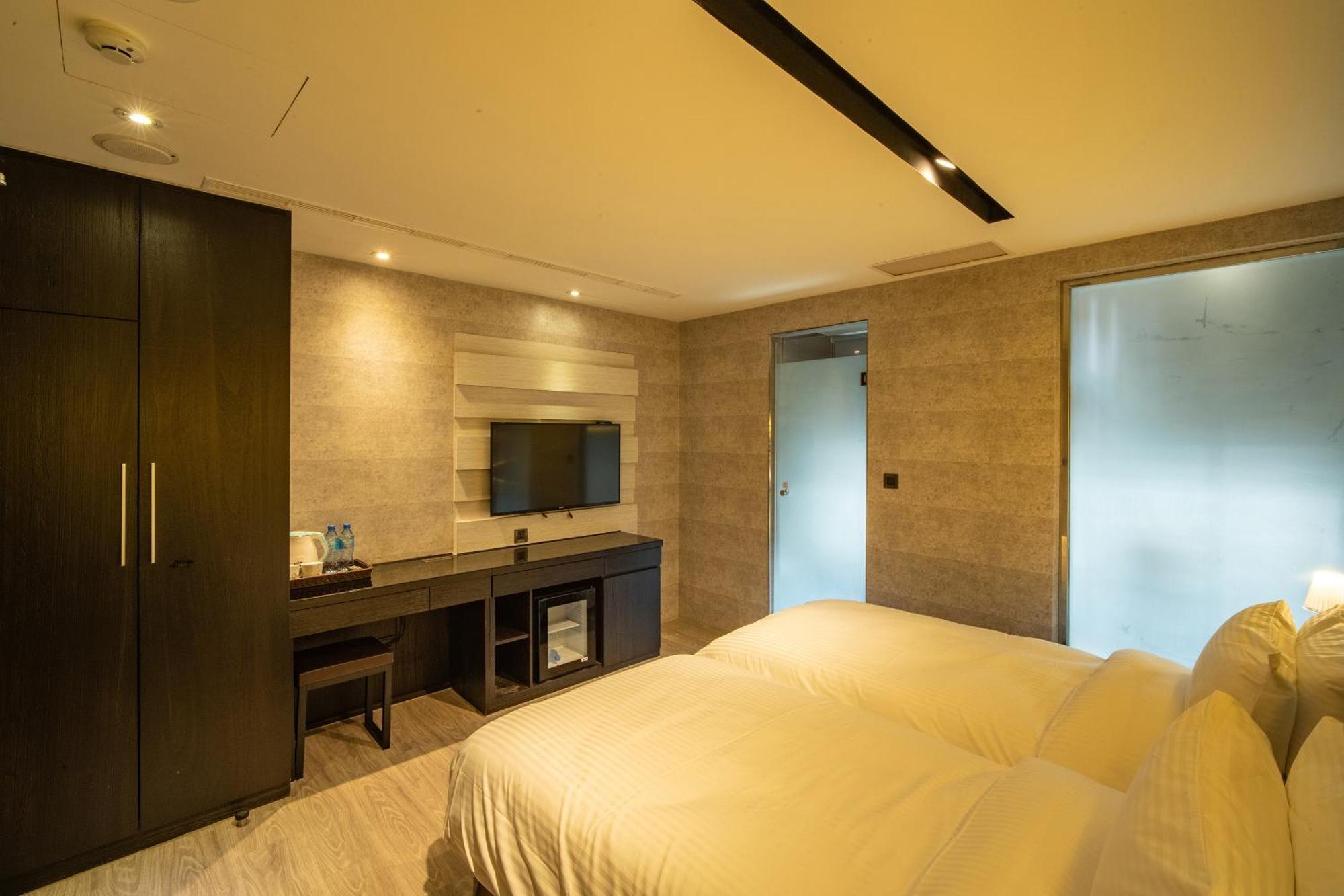 Fengjia Hotel Bell Taichung Buitenkant foto