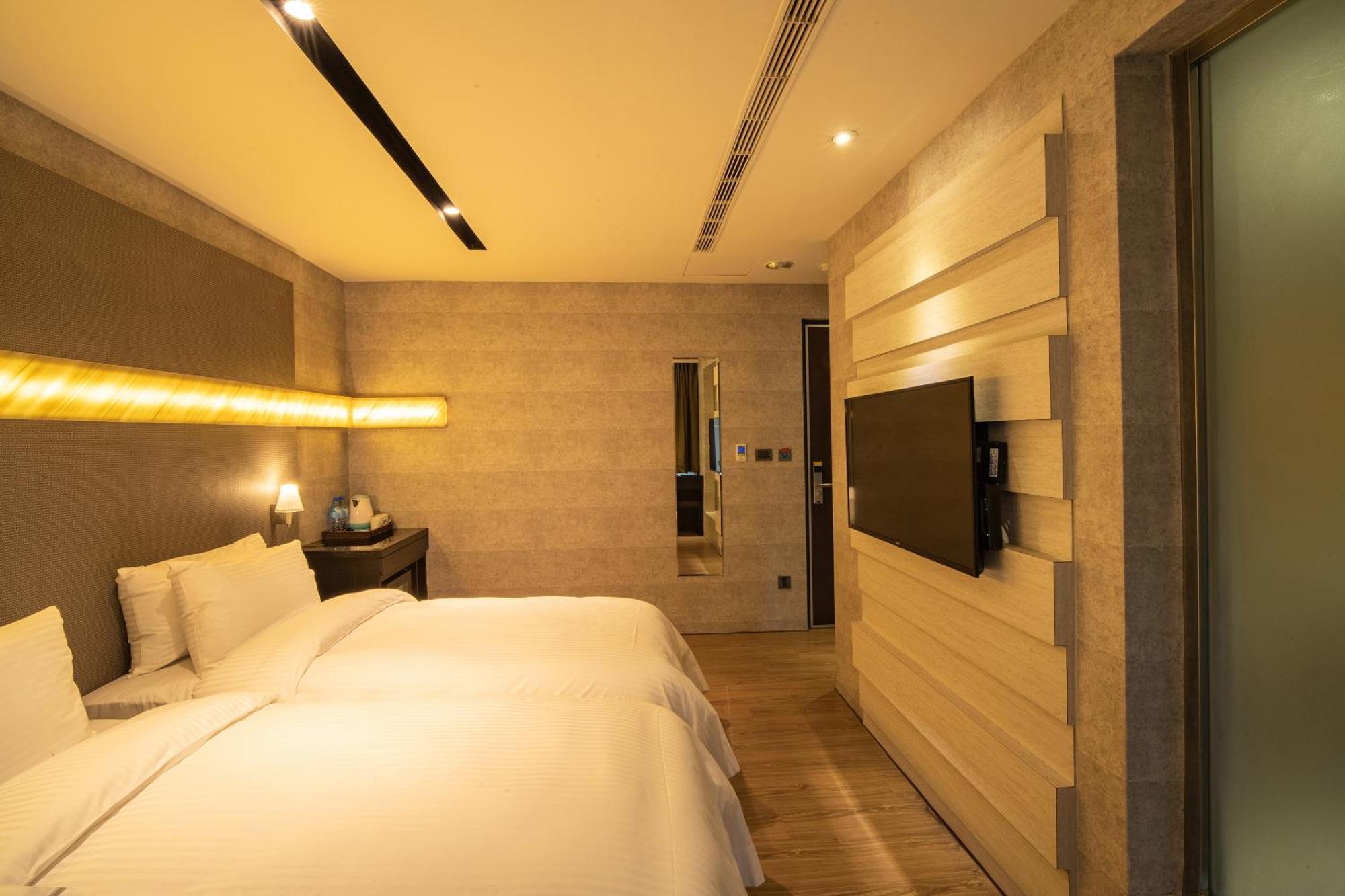 Fengjia Hotel Bell Taichung Buitenkant foto