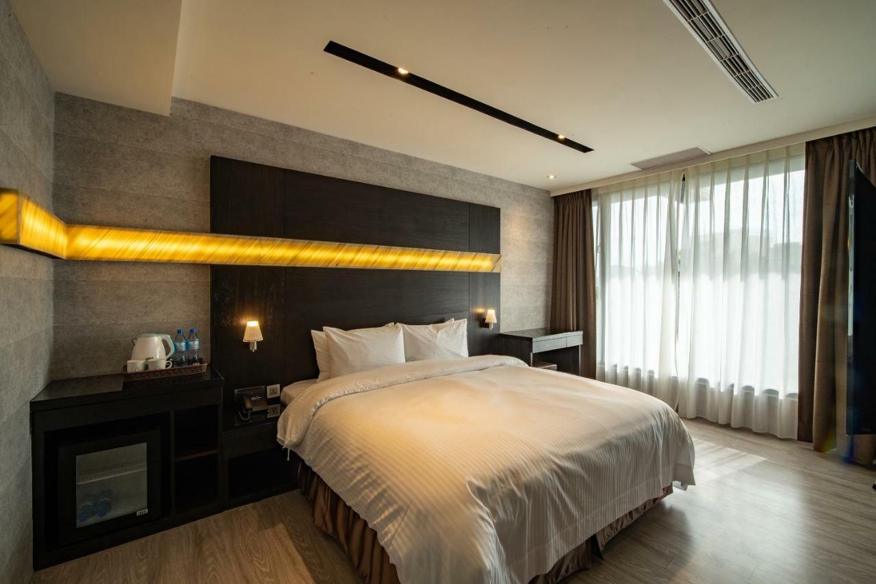 Fengjia Hotel Bell Taichung Buitenkant foto